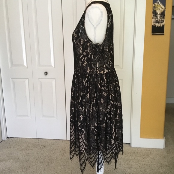 Love Fire black lace dress - Picture 2 of 8